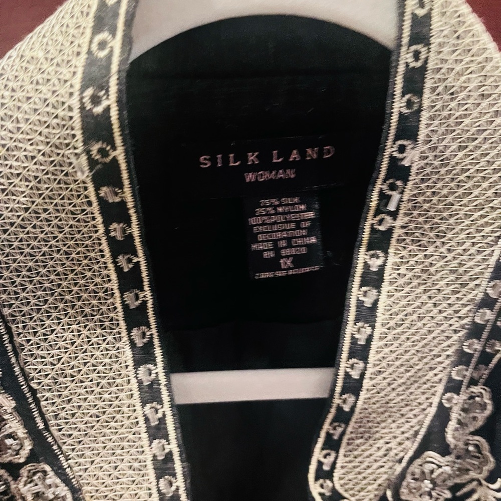 SilkLand Black and Cream Long Sleeve Dress
